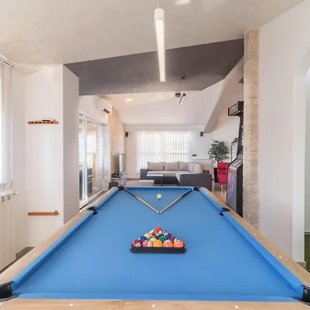 Luxurious Istra Kamen פולה