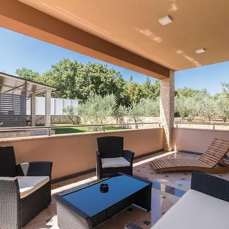 Luxurious Istra Kamen Villa Pula