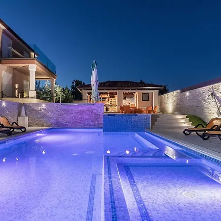 Luxurious Istra Kamen Villa Pula