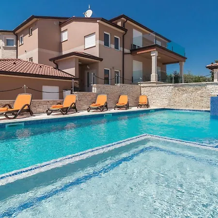 Luxurious Istra Kamen פולה