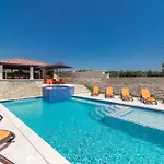 Luxurious Istra Kamen * Pola