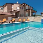 Luxurious Istra Kamen Pola
