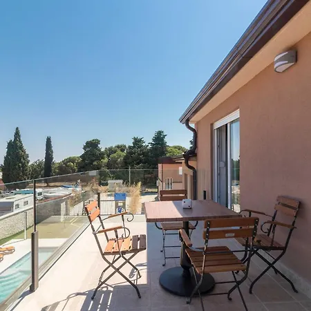 Luxurious Istra Kamen פולה