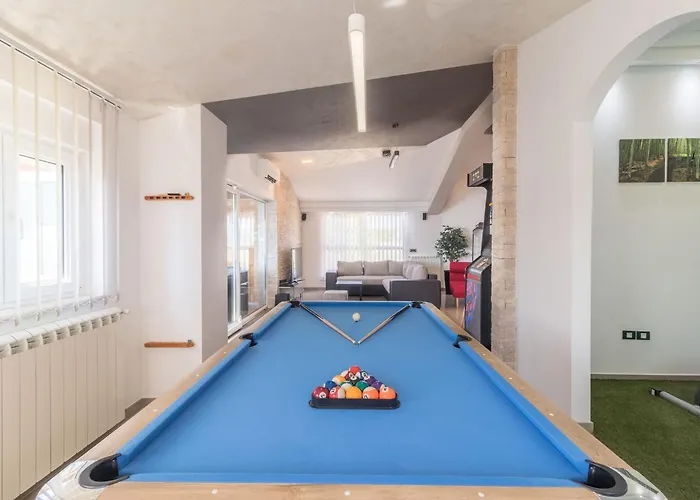 Luxurious Istra Kamen פולה