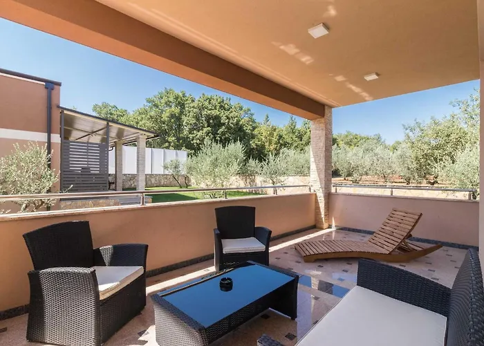 Luxurious Istra Kamen וילה פולה